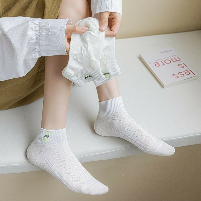 Popular Women Cotton Socks Simple Embossed Letter Embroidery Personalize Versatile INS Korean College Style Ladies Socks D104