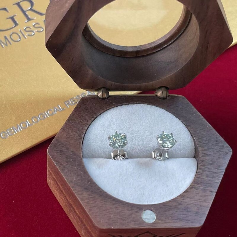 PuBang perhiasan halus 925 perak murni 0, 5ctx2pcs GRA cahaya hijau Moissanite berlian anting-anting kancing untuk wanita pria hadiah grosir