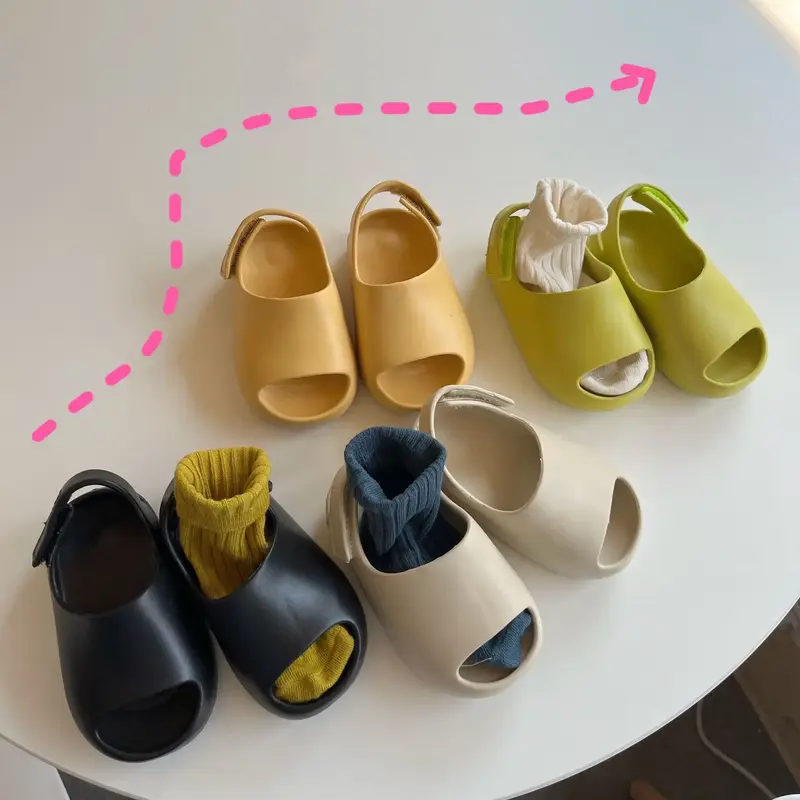 Zapatillas de estilo coreano para niños y niñas, sandalias de playa de Color sólido claro, a la moda, novedad de verano, 2024