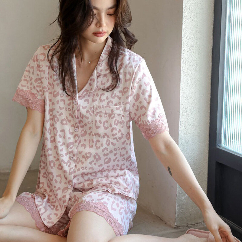 女性用半袖パジャマセット,ピンクのヒョウ柄のサテンパジャマ,ボタン付き,夏用
