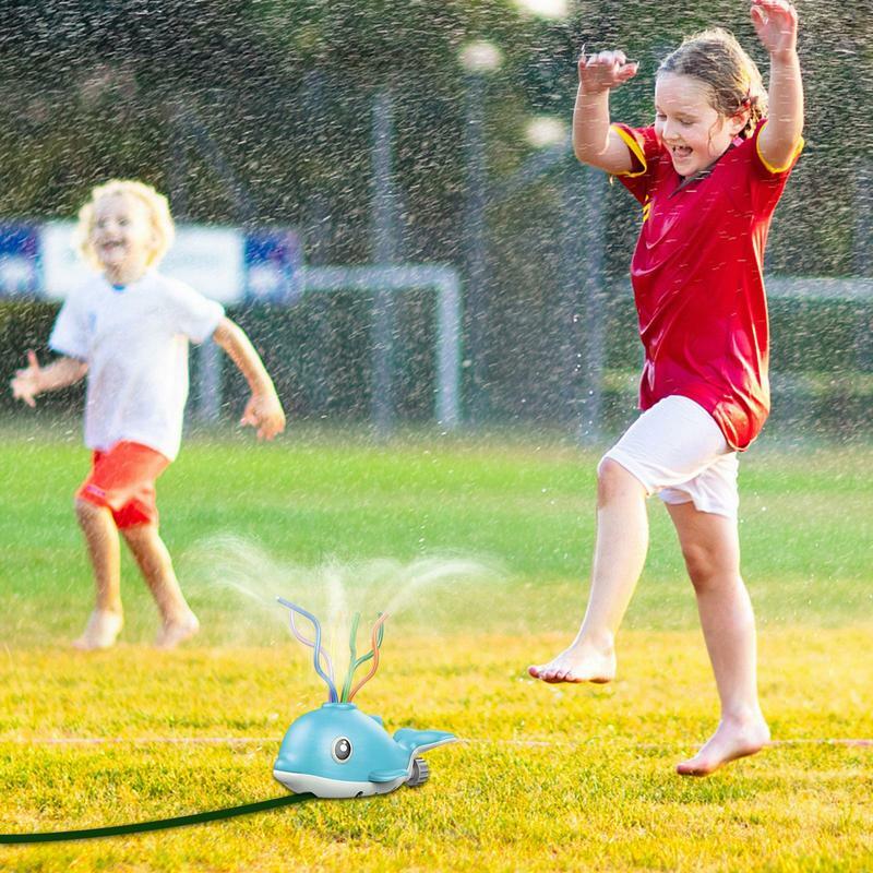 Delphin Sprinkler Spielzeug mit 6 Wackel röhren Sprüh wasser Dusche Bades pielzeug Spinnings Wassers prinkler für Kinder im Freien spielen