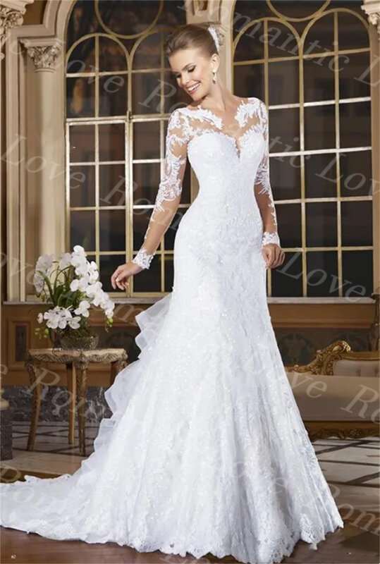 Elegante y encantador vestido de novia de sirena, manga larga, Apliques de encaje, botones escalonados, volantes en la espalda