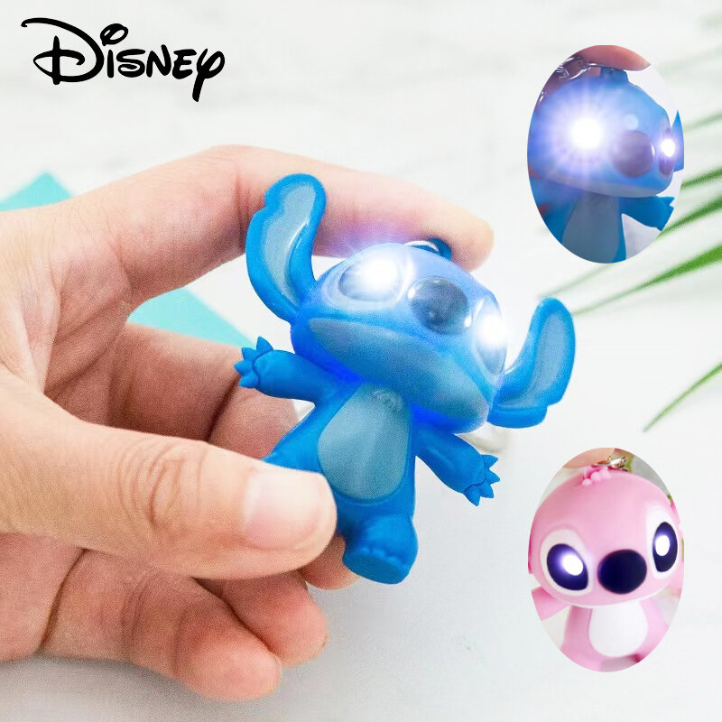 Disney Stich LED Schlüsselanhänger Anime Cartoon Figuren Glowing Nachtlicht Stich Engel Neuheit Anhänger Ornament Spielzeug Kinder Geschenke