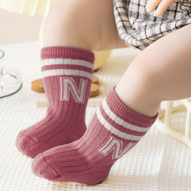 Kinder Kleinkind Söckchen weich atmungsaktiv niedlich Brief druck Crew Socken elastisch gehen kurze Socken für Baby kleidung Zubehör