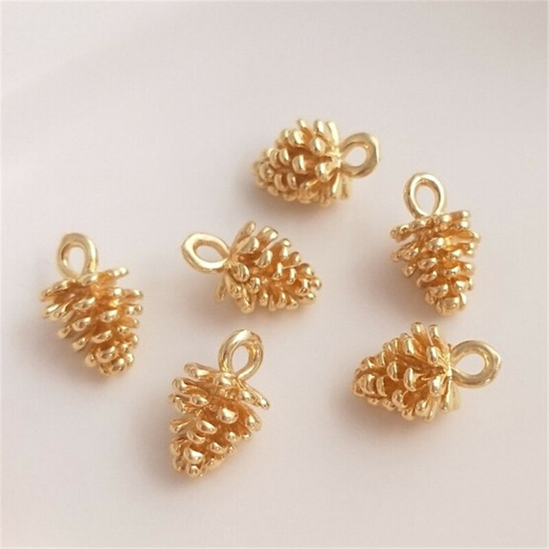 Colgante pequeño envuelto en oro de 14 quilates, colgante de tuerca de pino, pulsera de perlas de cristal artesanal, accesorios de joyería
