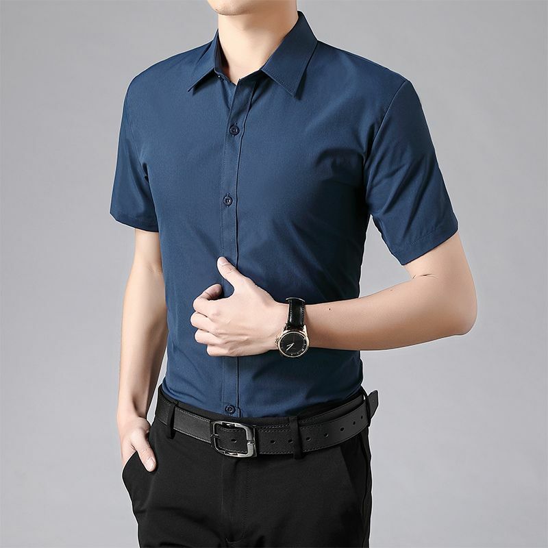 Camisa simples fina estilo inglês masculina, alta final, manga curta, botão de lapela, top sólido slim versátil, moda casual inteligente, verão