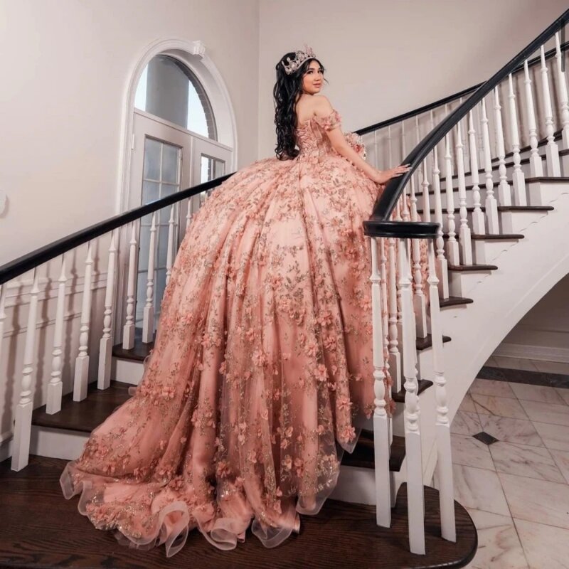 Różowa z odkrytymi ramionami Quinceanrra suknie balowe błyszczące cekiny 3D kwiatowa księżniczka długa luksusowa słodka sukienka 16 Vestidos