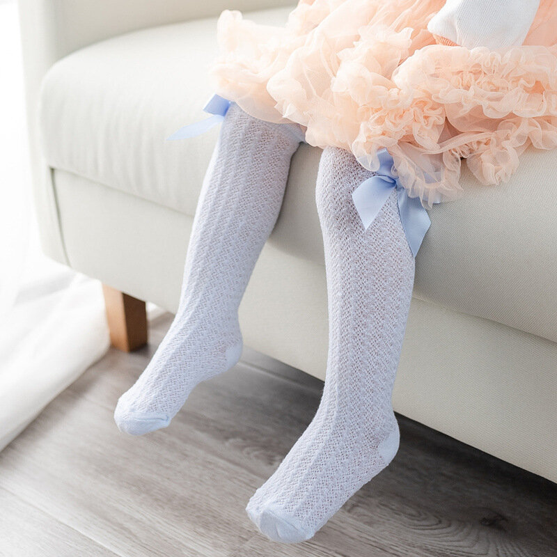 Atacado verão meias acessórios do bebê bonito recém-nascido meias de algodão roupas da menina longo arco meias engraçado bebê menina joelho meias altas