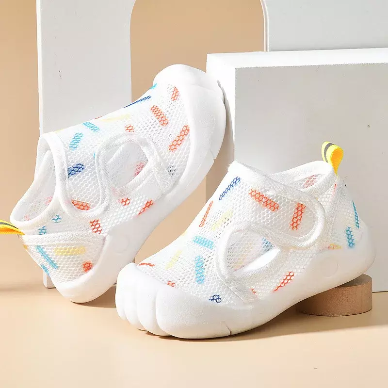 Letnia oddychająca siateczka sandały dziecięce niemowlęcia buty na codzień Unisex antypoślizgowa miękka podeszwa pierwsze chodziki niemowlę lekkie buty Tenis