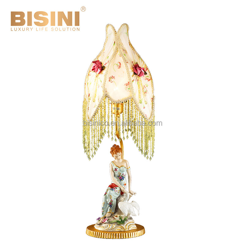 Nobre antigo réplica rococó estilo pintados à mão floral senhora segurando guarda-chuva pedestal candeeiro de mesa com rosa floral abajur