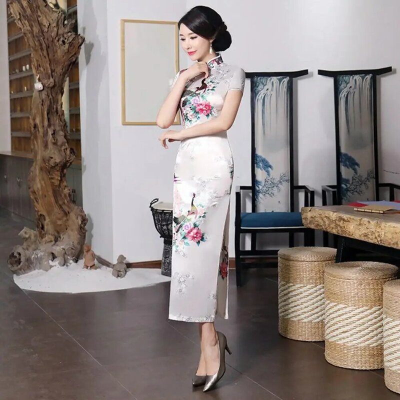 Ótimo vestido estilo étnico Lady Cheongsam estilo chinês manga curta Lady Cheongsam Slim