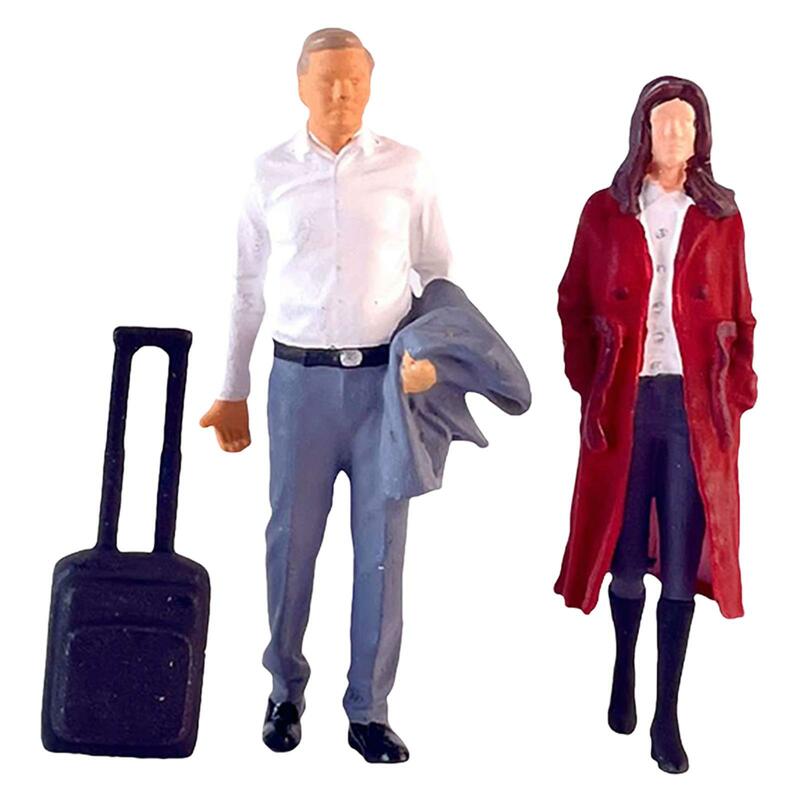 2 Pieces 1/64 Women and Men Figures with Suitcase Model Trains Architectural Micro Landscape Layout Resin Figurines Decoration
