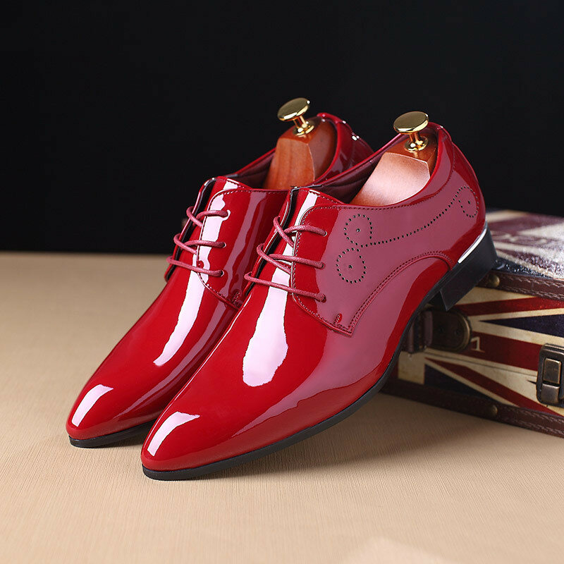 Nuovi uomini britannici Designer Glitter Pu Leather Oxford scarpe formali 2023 scarpe da ballo da sposa maschili Sapato Social Masculino