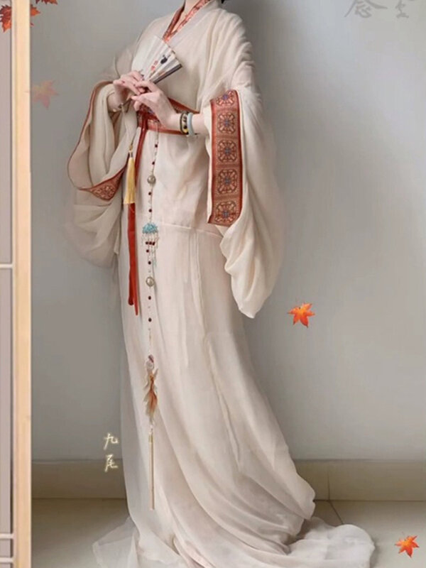 Hanfu jubah peringatan wanita, jubah dikembalikan dengan ekor lurus kereta, besar dan menakjubkan musim semi dan musim gugur