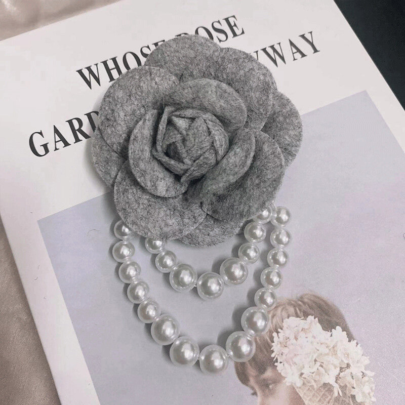 Modne tkaniny kwiat kamelii broszka przypinki perła frędzel stanik moda biżuteria broszki dla kobiet koszula kołnierzyk akcesoria prezent