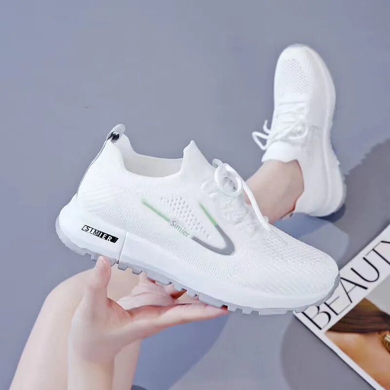 Scarpe da corsa sportive da donna Air Mesh traspirante da passeggio Sneakers da donna comode Sneakers Casual moda bianca Chaussure Fee Cou