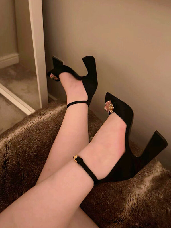 Sandales noires à talon optique ouvert pour femmes, carré d'été, sexy, sangle en métal, talons hauts, creux, chaussures à la mode, 2024