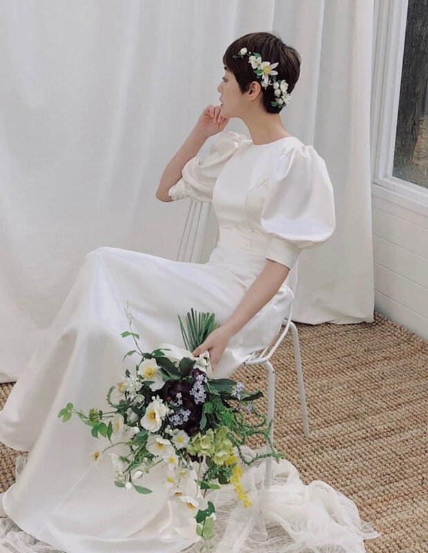 Neue A-Linie O-Ausschnitt Brautkleid glänzenden Satin Brautkleid Französisch Stil einfache Knopf Robe de Mariée anpassen