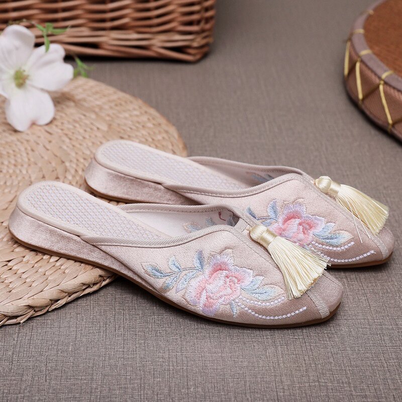 Summer new embroidered slippers women's Chinese style low heels wearing cloth shoes casual slippers shoes for women