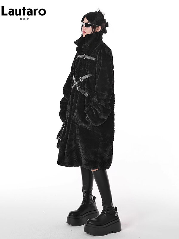 Lautaro jaket bulu palsu wanita, jaket panjang longgar kasual lembut tebal hangat hitam berbulu halus gaya Punk kerah berdiri Musim Dingin 2023