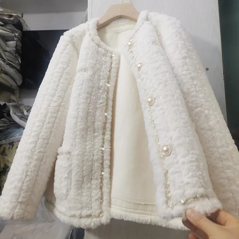 Fragrant Wind Lamb Hair Coat Women's Short Pearl Coat Round Neck 2023 Winter New Fur One Piece Jacket