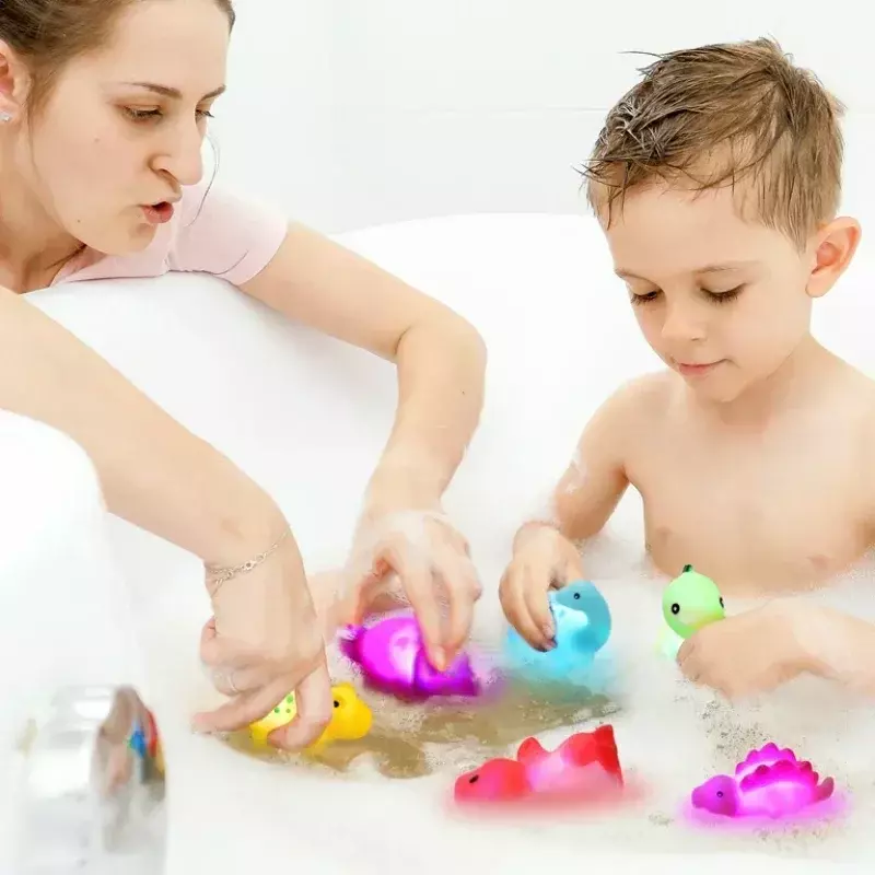 Animais fofos Conjunto de brinquedos de banho para bebê, natação, LED Light Up, indução de flutuador, dinossauro luminoso, presente engraçado infantil, 1 pc, 6pcs