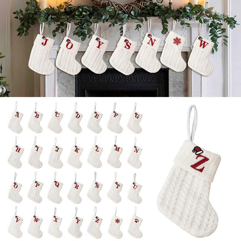 جوارب عيد الميلاد لطيف صغير للمنزل ، ندفة الثلج الأحمر ، الحروف الأبجدية ، تخزين الحياكة ، زخرفة شجرة عيد الميلاد ، V9G3