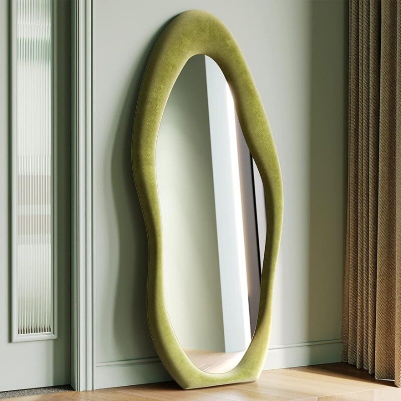 مرآة أرضية بإطار خشبي ملفوفة من الفانيلا على الحائط ، مرآة متموجة غير منتظمة ، معلقة أو مستوية على الحائط ، 63 في × 24 بوصة