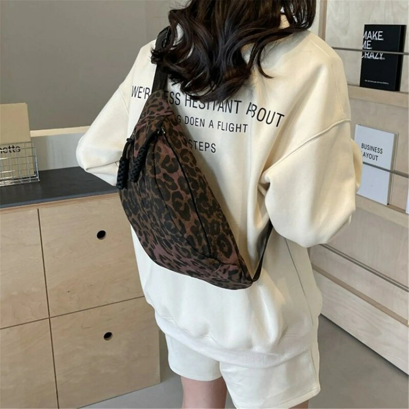 Tas dada motif macan tutul ukuran besar untuk wanita, tas selempang bahu kapasitas besar kanvas Musim Panas 2024, tas pinggang Wanita terbaru