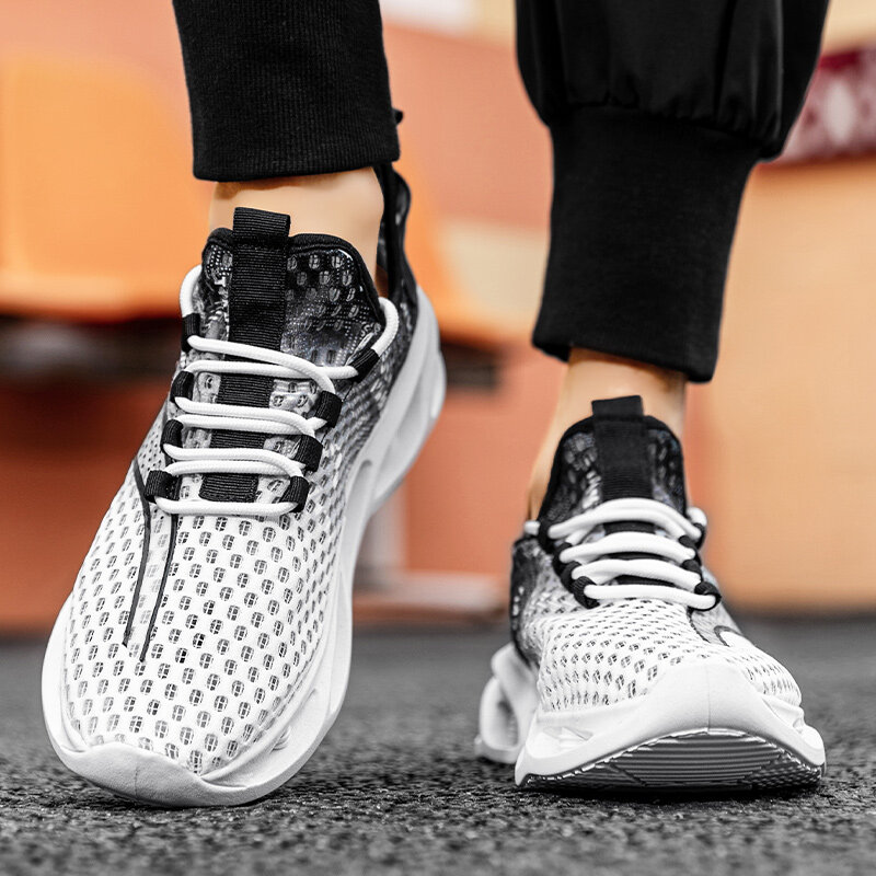 Sepatu olahraga pria, sneaker kasual nyaman ringan gaya bernafas untuk berjalan