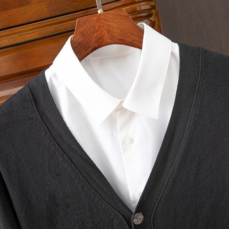 Moda męska klasyczna jednokolorowa dzianina sweter z dekoltem w serek miękka, luźna, wysokiej klasy swetry rozpinane swetry płaszcz odzież męska
