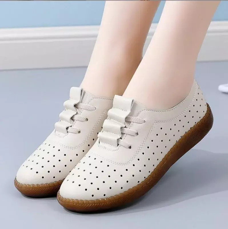 รองเท้าแฟชั่นแบบกลวงสำหรับผู้หญิงฤดูร้อนรองเท้าผ้าใบผู้หญิงระบายอากาศได้ดีรองเท้าลำลอง SLIP ON perempuan รองเท้าโลฟเฟอร์น้ำหนักเบา
