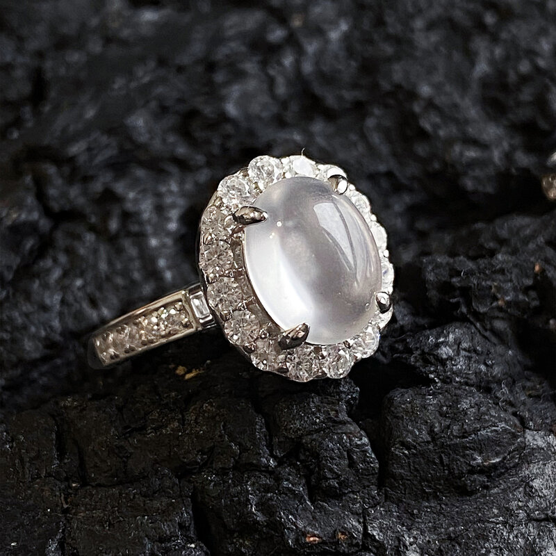 Женское серебряное кольцо с фианитом
