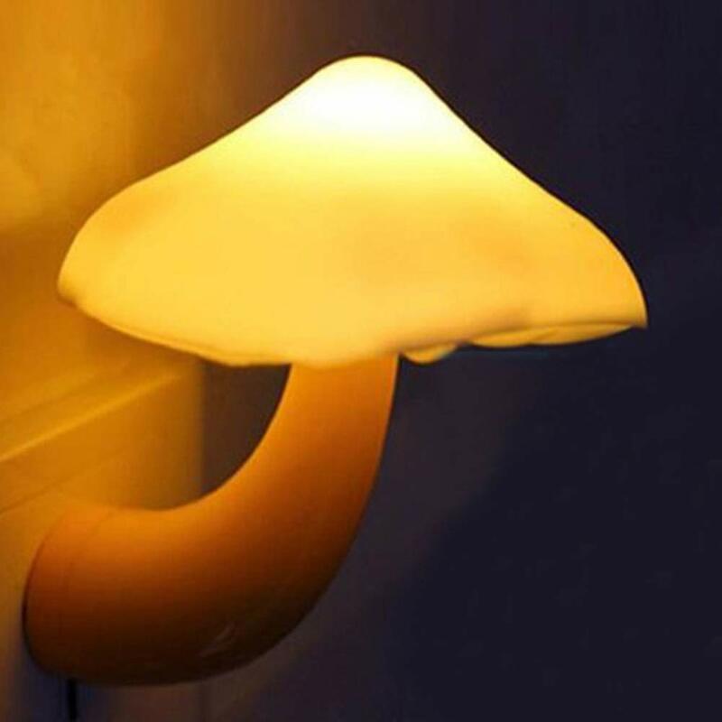 Hot Led Nachtlampje Paddestoel Wandcontactdoos Lamp Cartoon Schattige Paddestoel Bedlampje Licht Controle Sensor Slaapkamer Licht Interieur