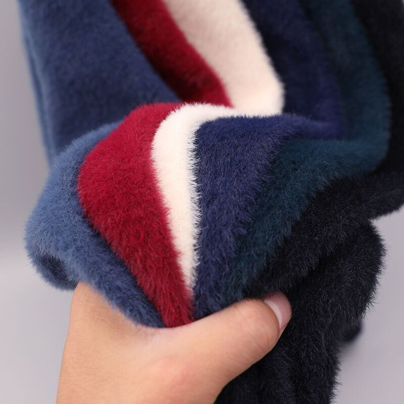 Nowy sweter męski miękki ciepły długi rękaw z dekoltem jednolity kolor w delikatnym sweter polarowy zagęszczania ciepłej luźnej swetry w stylu Casual