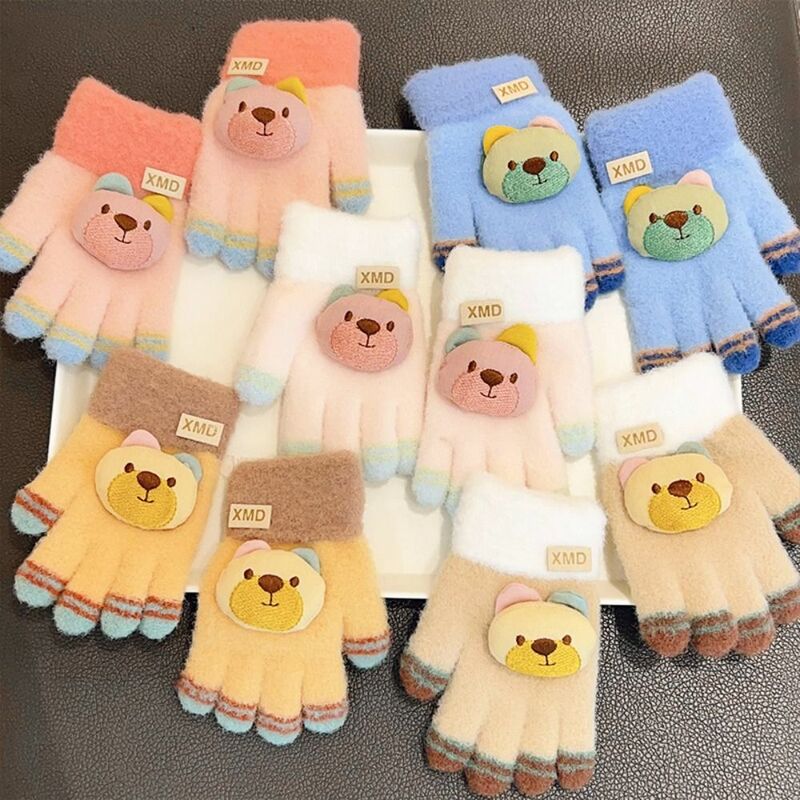 Cartoon Bear guanti lavorati a maglia per bambini guanti invernali caldi antivento sport all'aria aperta guanti per dita intere per bambini addensati
