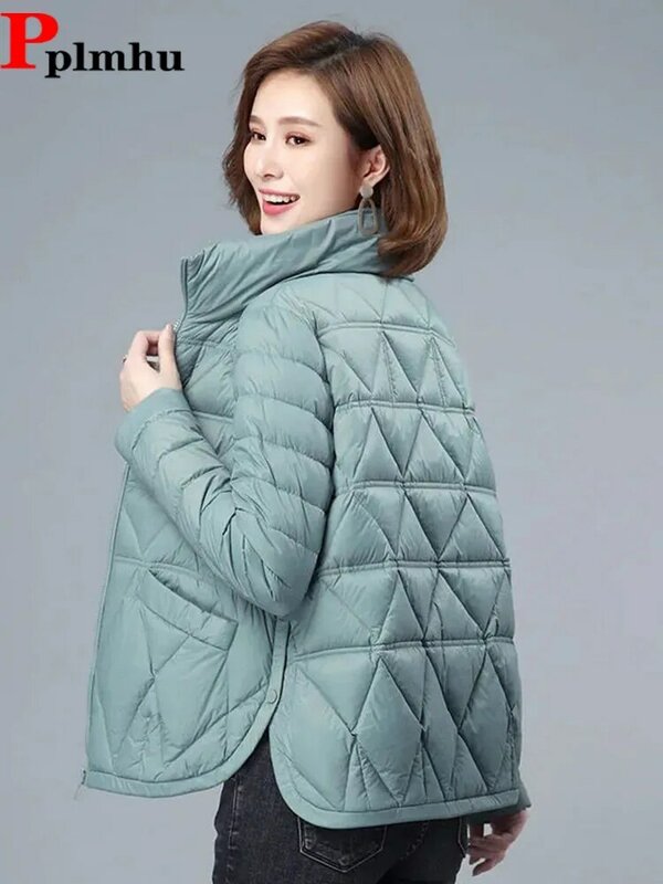 女性用の軽量プラスサイズのショートコート,カジュアルな冬のジャケット,不規則なボタン,カラフル