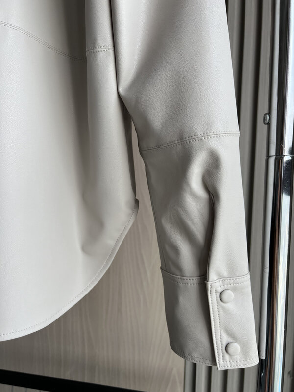 Camisa de cuero Artificial para mujer, camisa de manga larga con solapa de retales, color beige, 2024
