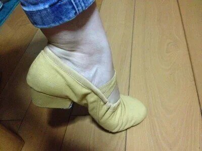 Мягкие холщовые женские туфли для танцев.