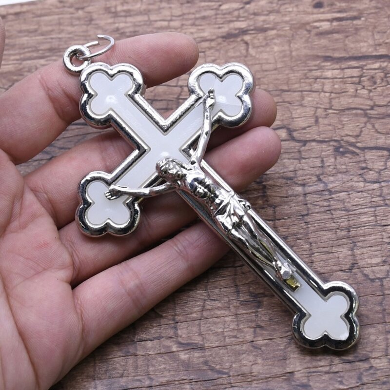 Wunderschöne silberne Charm-Kreuzanhänger für personalisierte Schmuckanhänger