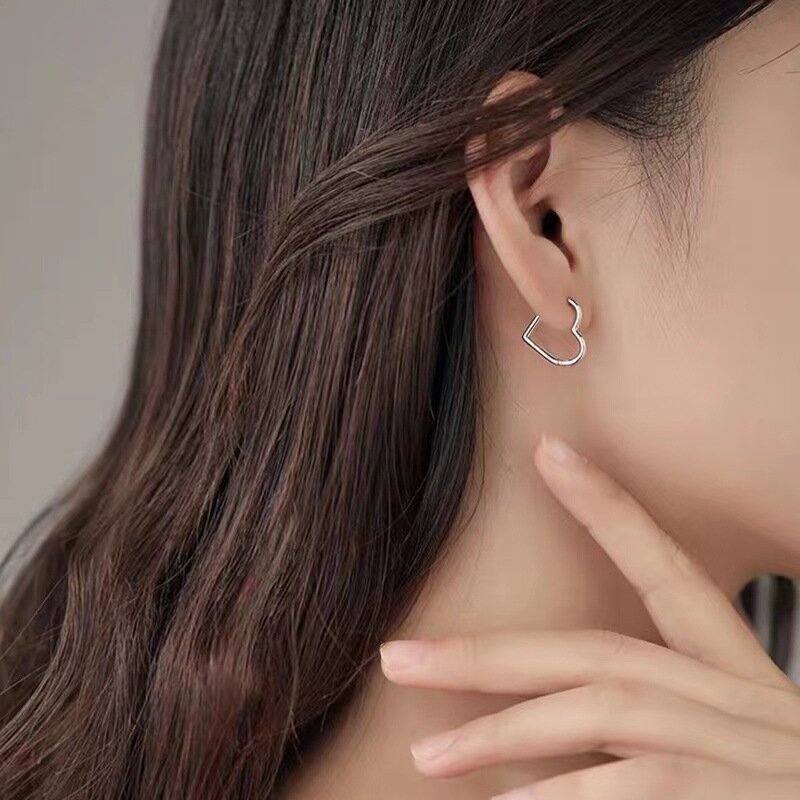 Orecchini a cerchio a cuore vuoto Color argento dal Design semplice per le donne nuovo regalo di orecchino Vintage con Piercing all'orecchio di moda di marca