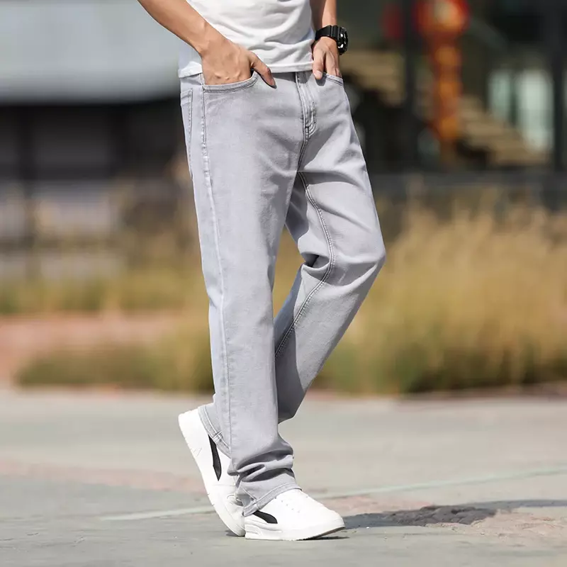 Jeans lurus longgar pria, pakaian kasual sederhana katun ringan regang ringan abu-abu muda musim panas