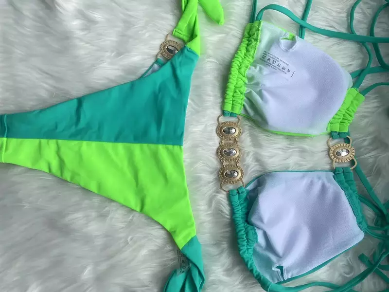 Bikini berlian Halter Splicing 2024 baju renang wanita Brasil pakaian renang wanita Set Bikini blok elektro pakaian mandi berongga