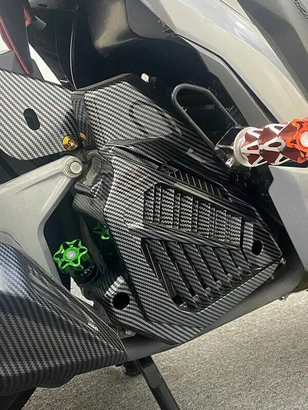 Protezione del serbatoio del motociclo coperchio del serbatoio protezione griglia protezione anteriore in fibra di carbonio sostituzione del coperchio del serbatoio del carburante