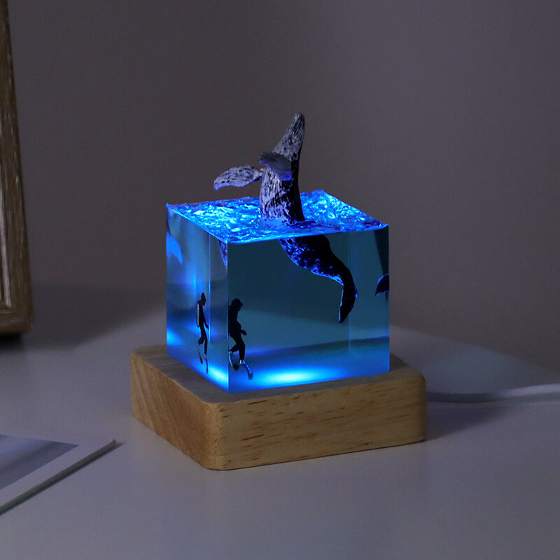 5ซม. ลูกบาศก์เรซินสิ่งมีชีวิต7สีโคมไฟตั้งโต๊ะโคมไฟตกแต่งศิลปะสร้างขึ้นรูปฉลามวาฬปลาโลมาไฟกลางคืนชาร์จ USB