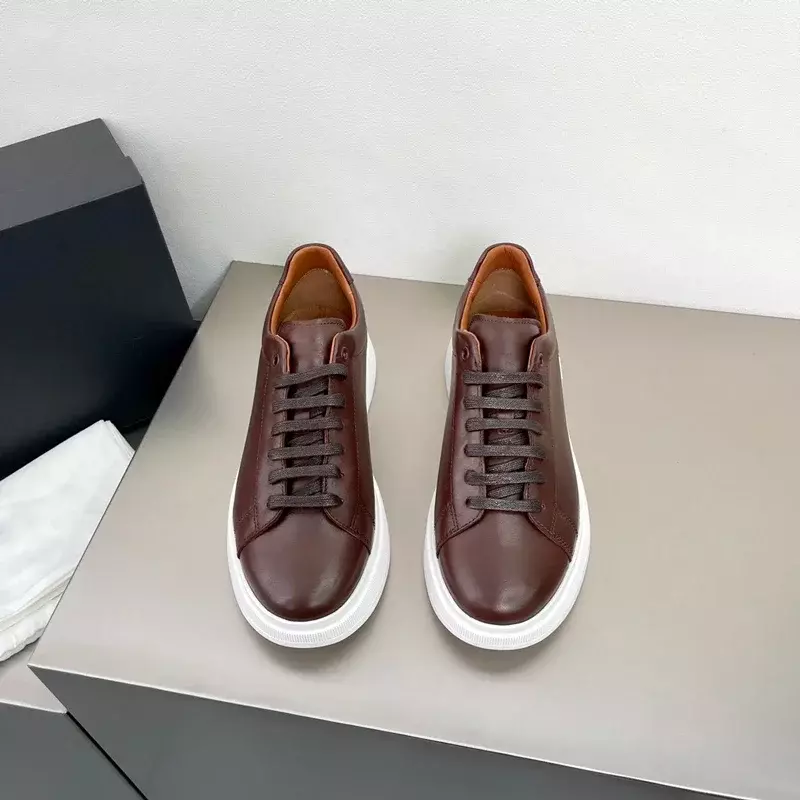 2022 new, high-end quality luxury designer, men's sports shoes, decorated with rich texture calf leather details.