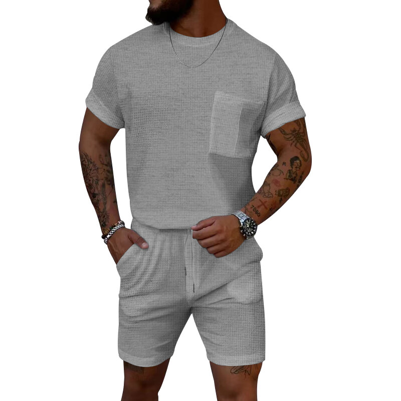 Setelan pakaian olahraga pria baru Musim Panas 2024 kaus dan celana pendek ramping dekorasi saku kain wafel berkualitas kasual gaya sederhana