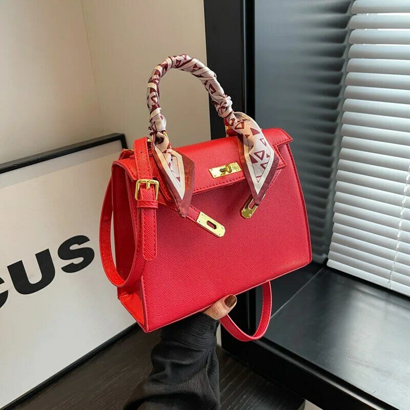 حقيبة كتف عالية الجودة للنساء ، حقيبة يد حمراء ، نسيج متطور ، جديدة ، ملمس جديد