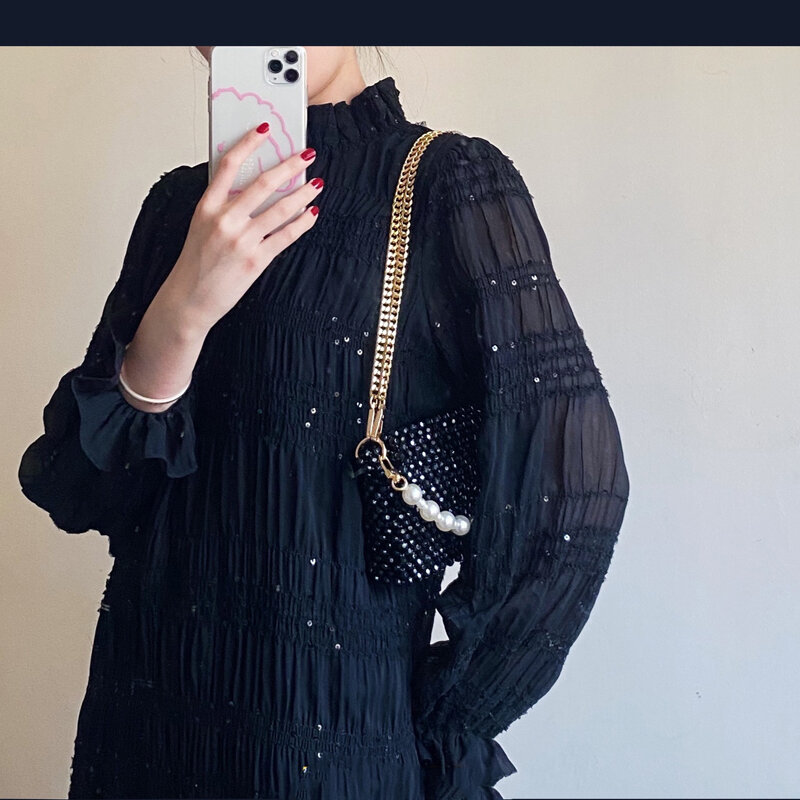 Sacos de praia de grânulo personalizados para mulheres Design de corrente dourada metálica tecido artesanal bolsa de ombro feminina pode segurar o telefone, verão 2021