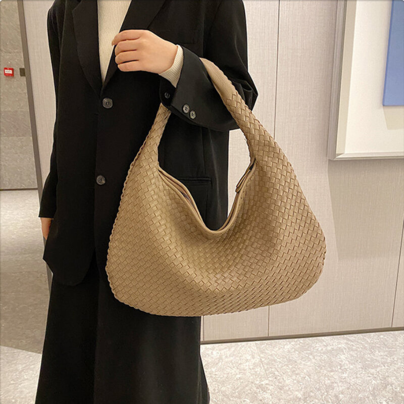 Female Shoulder Bag High Capacity Hand Woven Bags Solid Color Handbags Wearproof Leather Fashion Shoppingbag Women's Design Bag